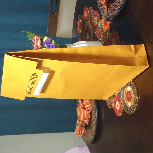 Louis Vuitton Gift Bag - Picture 8 of 8